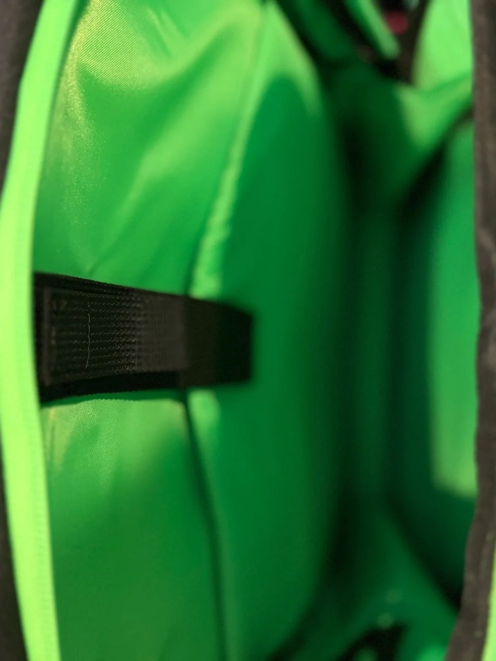 NWT 2026 Razer Rogue V4 16
